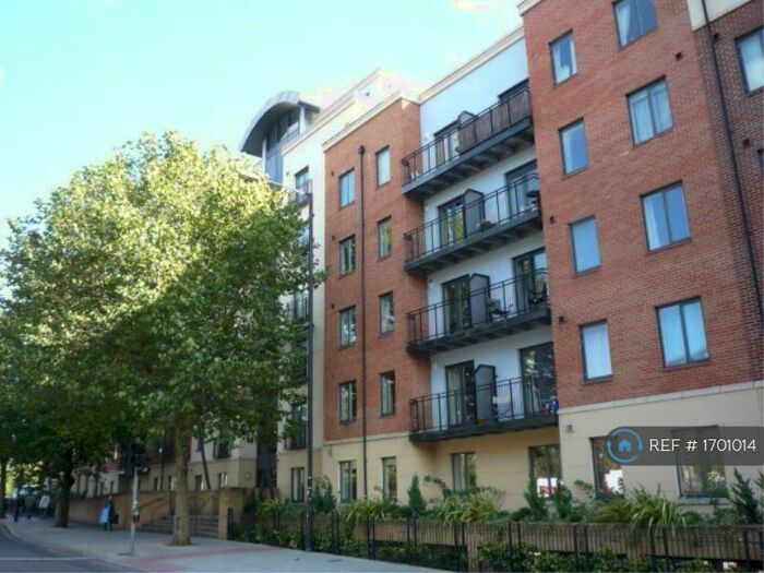 2 Bedroom Flat To Rent In Squires Court, Bristol, BS3