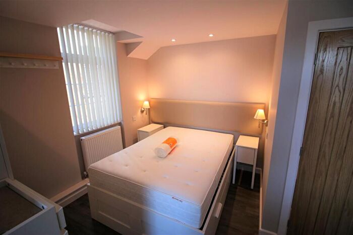 1 Bedroom Private Hall To Rent In James Lane, LA1