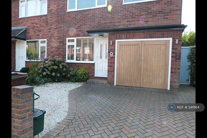 3 Bedroom Semi-Detached House To Rent In Kingcroft Road, Harpenden, AL5