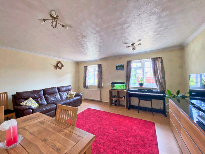 2 Bedroom Maisonette To Rent In Bearwood Gardens, GU51