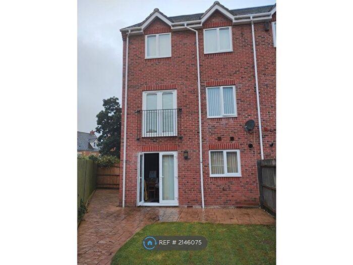 4 Bedroom Semi-Detached House To Rent In Valley Gardens Kingsway, Quedgeley, Gloucester, GL2