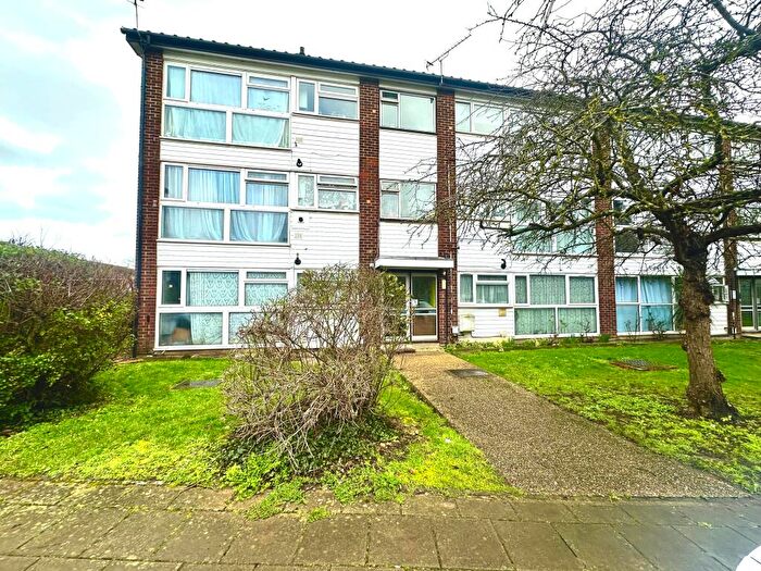 2 Bedroom Flat To Rent In St. Peters Close, Ilford, IG2