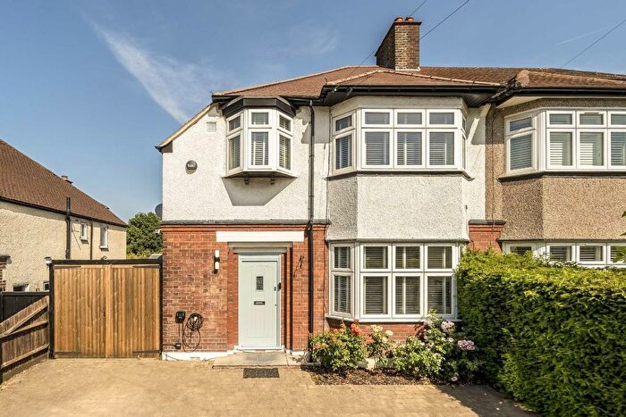 3 Bedroom Semi-Detached House For Sale In Kingshurst Road, London, SE12