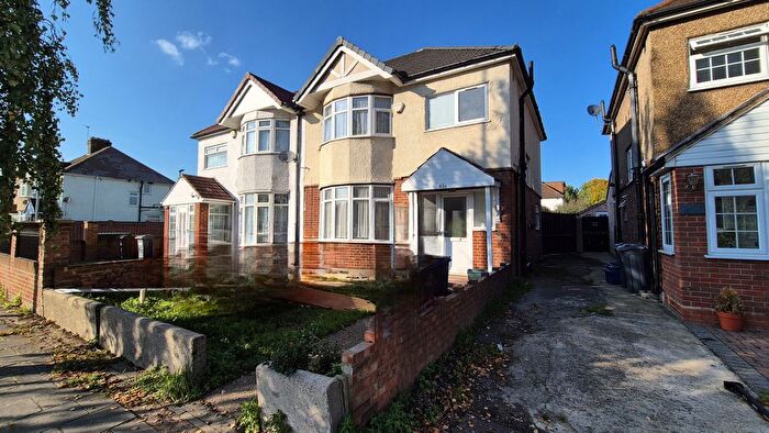 3 Bedroom Semi-Detached House To Rent In Great West Road, Isleworth, TW7