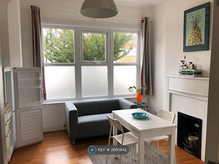 2 Bedroom Flat To Rent In Salisbury Road, London, N4