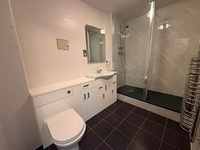 2 Bedroom Flat To Rent In Canalside, M26
