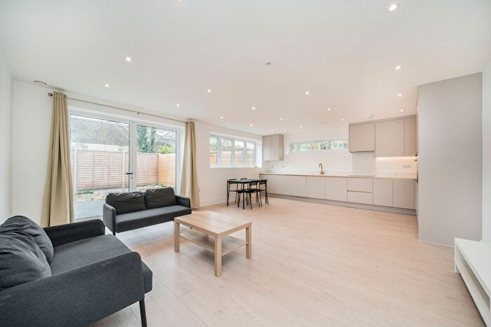 3 Bedroom Flat To Rent In Corelli Road, Kidbrooke, SE3