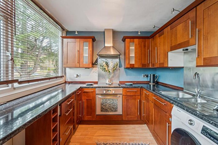 3 Bedroom Duplex To Rent In Leaf Close, Northwood, HA6