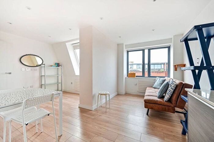 1 Bedroom Flat To Rent In Sovereign House, Twickenham, TW1