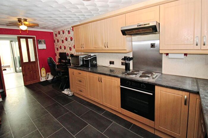 3 Bedroom End Of Terrace House For Sale In Littleham Close, Bransholme, Hull, HU7