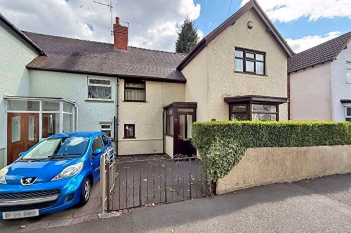 3 Bedroom Semi Detached House For Sale In Beatrice Street, Walsall, West Midlands, WS3