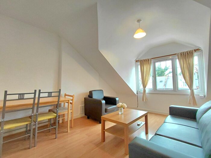 2 Bedroom Flat To Rent In Mountfield Road, Finchley, London, N3