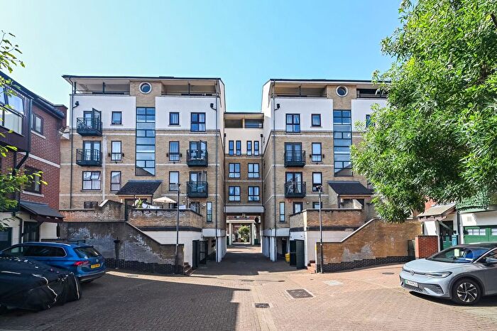 3 Bedroom Flat To Rent In West Silver Town, Silvertown, London, E16