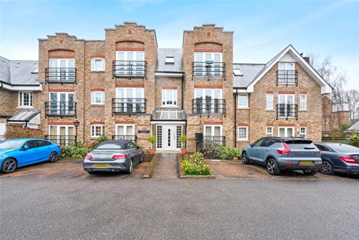 2 Bedroom Flat For Sale In Dowgate House, Whittets Ait, Jessamy Road, Weyrbidge, KT13