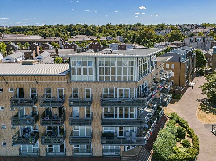 2 Bedroom Flat For Sale In Lightermans Way, Greenhithe, Kent, DA9