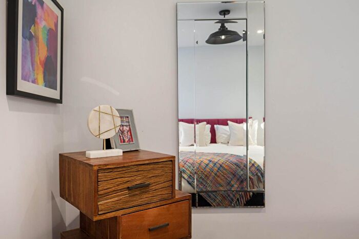 1 Bedroom Flat To Rent In Rathbone Place, London, W1T