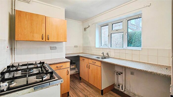 1 Bedroom Flat To Rent In Grange Road, Northampton, Northamptonshire, NN3