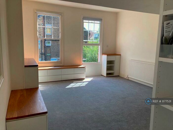 2 Bedroom Maisonette To Rent In East Bank, London, N16