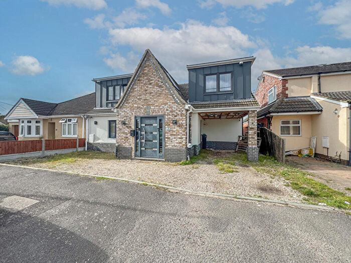 3 Bedroom Semi Detached House For Sale In Abbey Road, Hullbridge, SS5