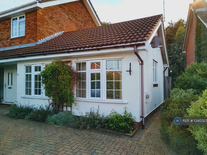 Studio To Rent In Linden Village, Buckingham, MK18