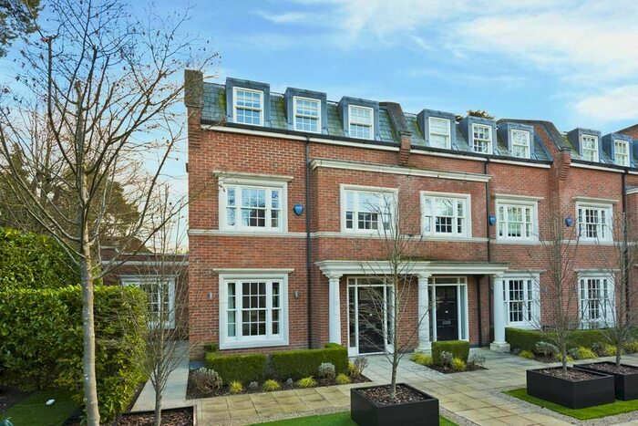 4 Bedroom Mews To Rent In Warrenhurst Gardens, Bridgewater Road, Weybridge, KT13