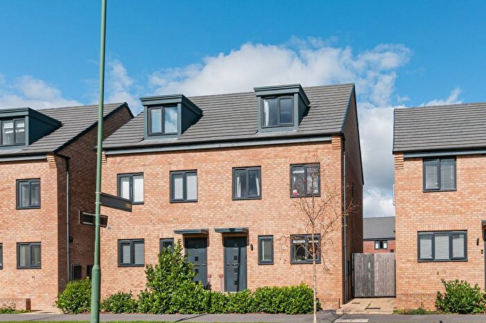 3 Bedroom Semi-Detached House For Sale In Richmond Lane, Kingswood, Hull, East Riding Of Yorkshire, HU7
