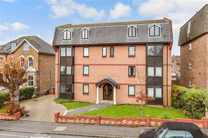 2 Bedroom Flat For Sale In Godwyne Road, Dover, Kent, CT16