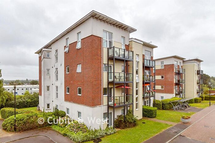 2 Bedroom Flat For Sale In Park View Road, Leatherhead, Surrey, KT22