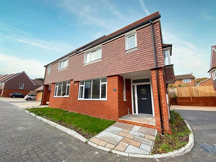 3 Bedroom Property To Rent In Market Gardens, Fairlight, Hastings, TN35