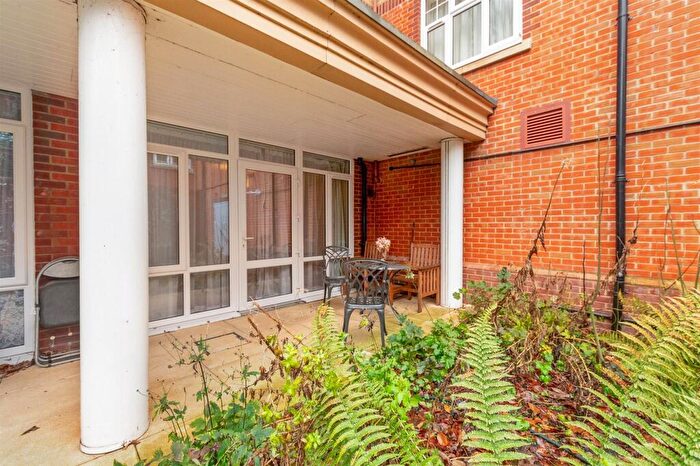 1 Bedroom Flat For Sale In Rowhill Road, Swanley, Kent, BR8