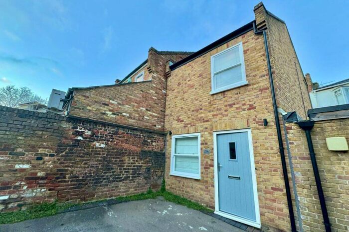 1 Bedroom House To Rent In Victoria Street, SL4