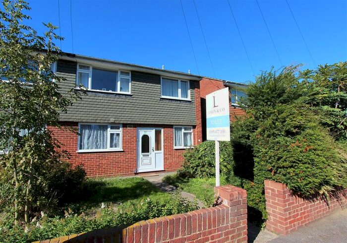 2 Bedroom Maisonette To Rent In Crosier Road, Ickenham, Uxbridge, UB10
