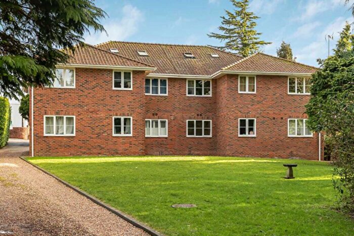 2 Bedroom Apartment For Sale In Winchester Road, Four Marks, Alton, Hampshire, GU34