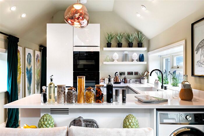 1 Bedroom Detached House To Rent In Clay Lane, Jacob's Well, Guildford, Surrey, GU4