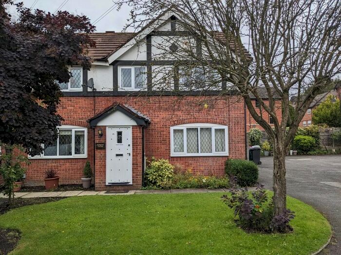 2 Bedroom Semi-Detached House To Rent In Ridingfold Lane, Worsley, Manchester, M28