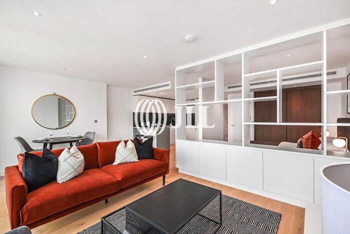 Flat To Rent In Landmark Pinnacle, Marsh Wall, E14