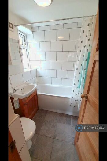 1 Bedroom Flat To Rent In Farnley, Leeds, LS12