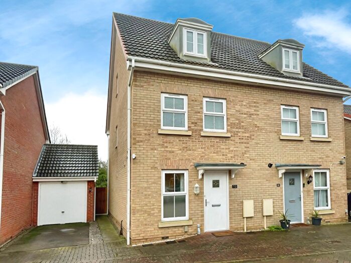 3 Bedroom Semi Detached House For Sale In Lamplight Square, Grantham, NG31