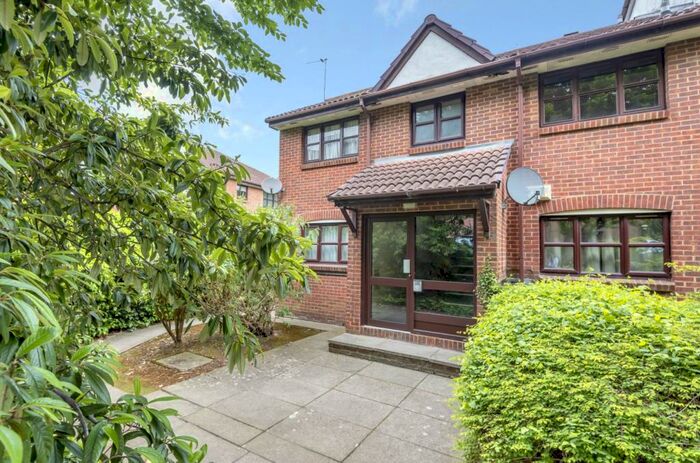 1 Bedroom Apartment To Rent In Swallow Close, Dartford, Kent, DA9