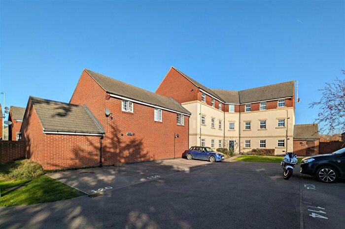 2 Bedroom Flat For Sale In Watermint Drive, Tuffley, Gloucester, GL4