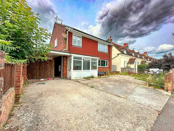 3 Bedroom Detached House To Rent In St. Andrews Road, Burgess Hill, RH15