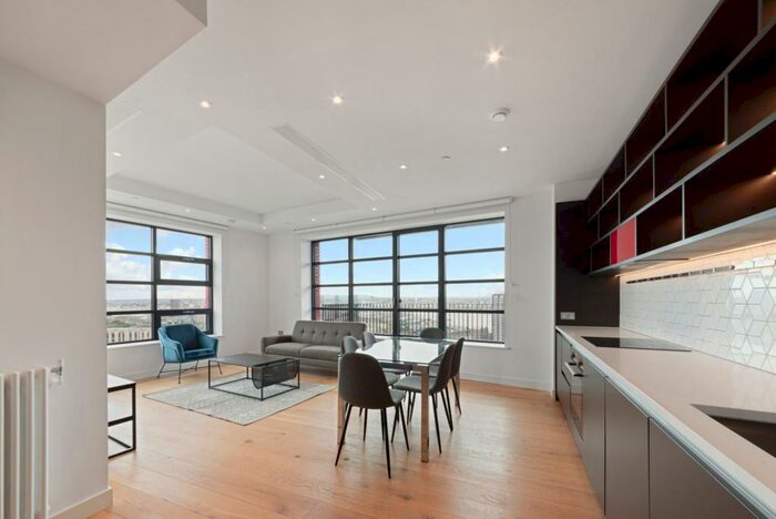 3 Bedroom Apartment To Rent In Defoe House, London City Island, London, E14