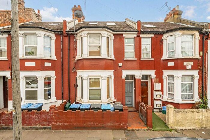 6 Bedroom Terraced House For Sale In Cobbold Road, Harlesden, NW10