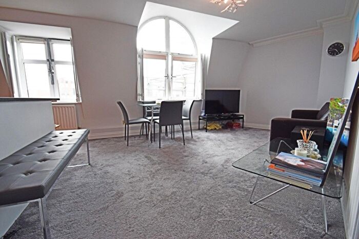 3 Bedroom Flat To Rent In Swan St, London, SE1