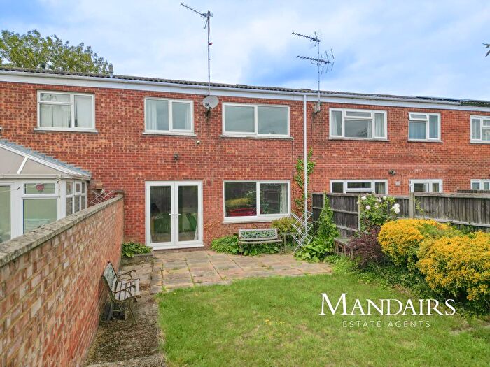 3 Bedroom Terraced House For Sale In Thistle Drive, Stanground, Peterborough, PE2