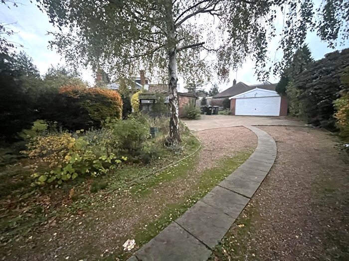 3 Bedroom Bungalow To Rent In The Avenue, Luton, LU4