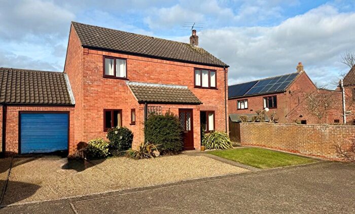 3 Bedroom Link Detached House For Sale In St. Andrews Close, Worstead, NR28