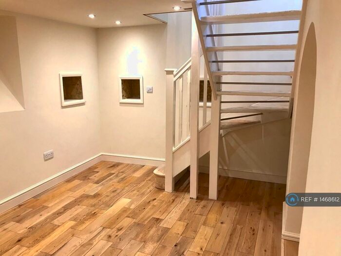 1 Bedroom Flat To Rent In Highworth, Swindon, SN6