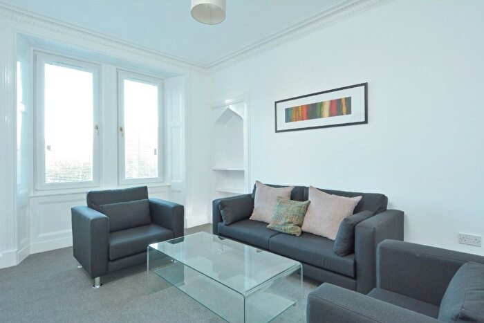 3 Bedroom Flat To Rent In Dundee Terrace, Edinburgh, EH11