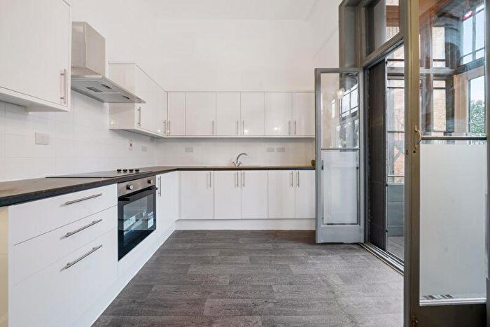 2 Bedroom Flat To Rent In Cavendish Road, London, SW12